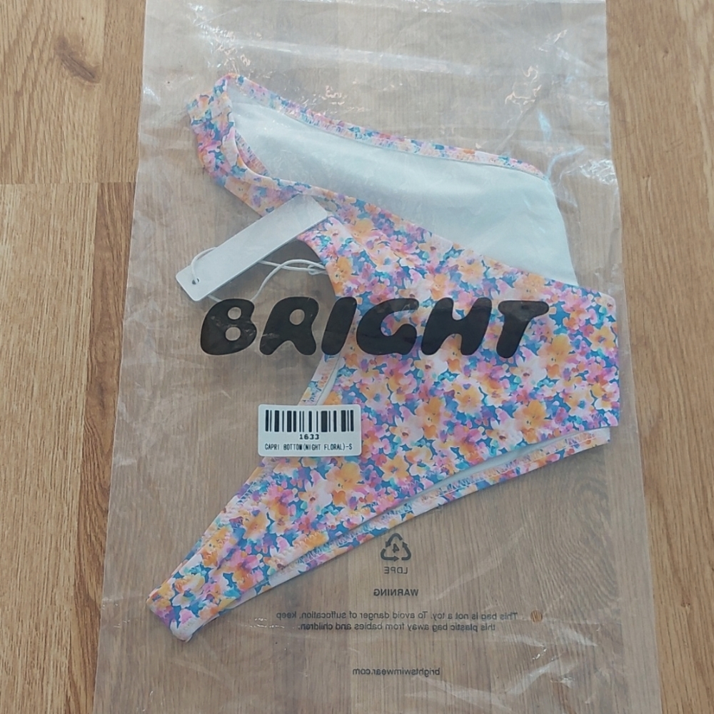 Bright brand bikini capri floral bottoms size S